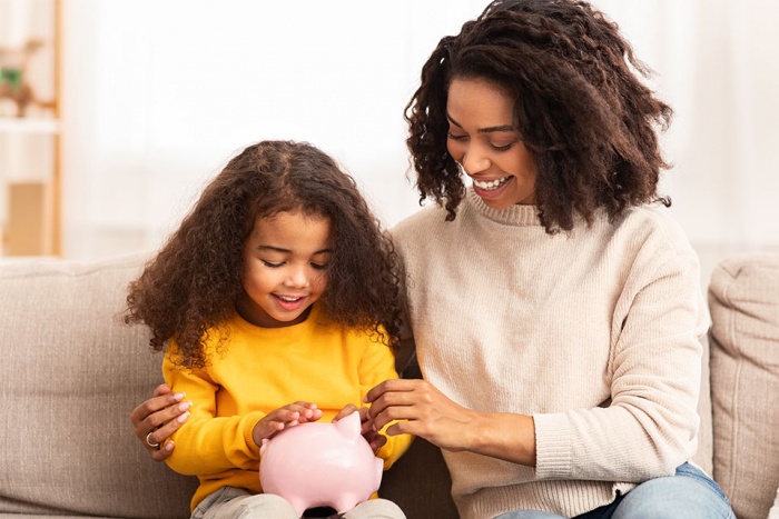 daughter and mom with piggy bank